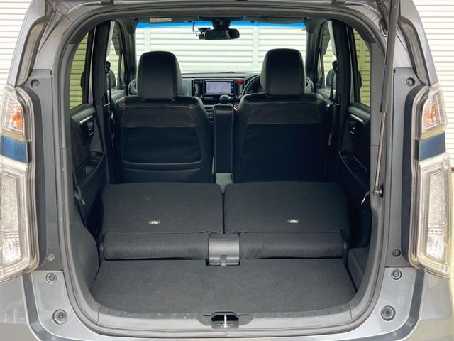普段のお買い物や通勤、送迎等に十分な荷室スペースを確保しております。セカンドシートを倒すと、大きな荷物の積載も可能です♪