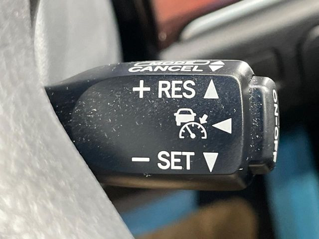 �y�N���[�Y�R���g���[���z�������H�����N���N���s�B�A�N�Z���𗣂��Ă���葬�x�ő��s���ł��A�������^�]���̕��S���y��!�����E�������ȒP�ȃX�C�b�`����Œ����ł��܂��B