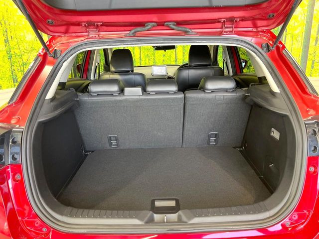 ���i�̂���������ʋ΁A���}���ɏ\���ȉ׎��X�y�[�X���m�ۂ��Ă���܂��B�Z�J���h�V�[�g��|���ƁA�傫�ȉו��̐ύڂ��\�ł���