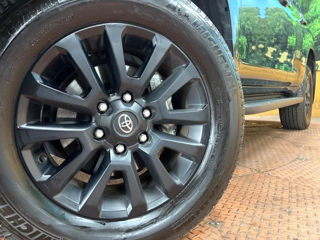 �y����18�C���`�A���~�z�C�[���z�O�ςɃ}�b�`���������A���~�z�C�[���𑕒����Ă���܂��B�e��ЊO�A���~�z�C�[����A�X�^�b�h���X�^�C�����戵�����Ă���܂��B���񂲑��k����������