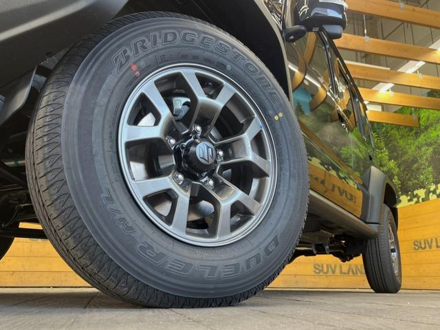 �y����15�C���`�A���~�z�C�[���z�O�ςɃ}�b�`���������A���~�z�C�[���𑕒����Ă���܂��B�e��ЊO�A���~�z�C�[����A�X�^�b�h���X�^�C�����戵�����Ă���܂��B���񂲑��k����������