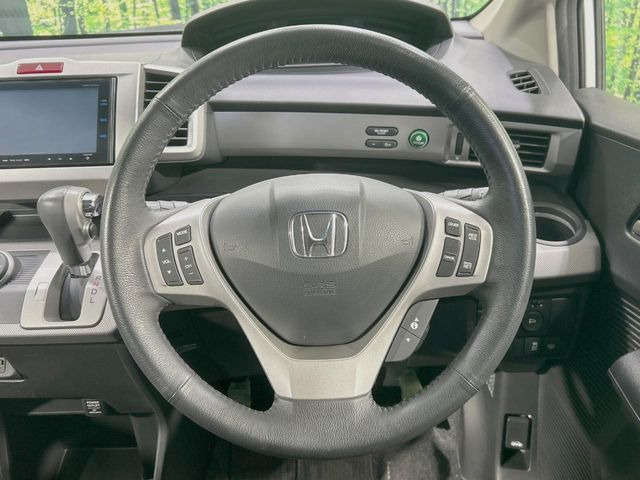 �y�����v�����X�e�A�����O�z�㎿�Ȋv���g�p���邱�ƂŁA��ɂ����������݂ƂĂ��^�]���₷���n���h���ł���