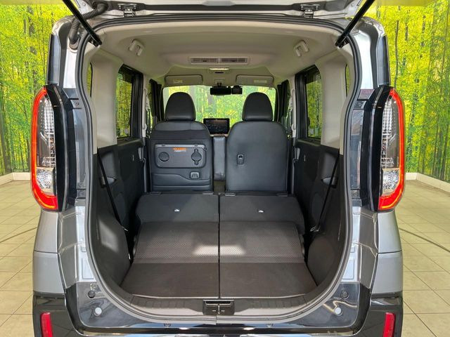 後席を格納すると、これだけの広さが!シーンに合わせたシートアレンジで、大きな荷物も積むことが出来ます♪