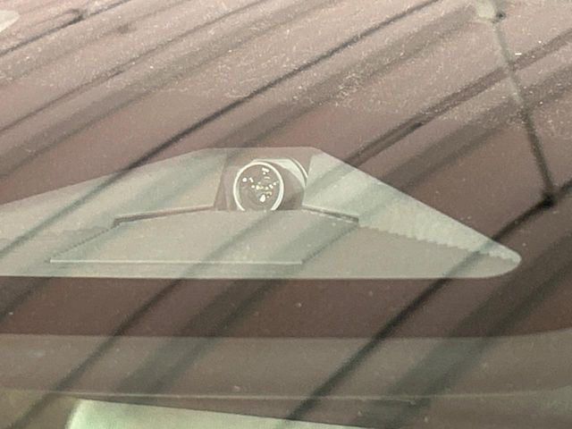 �y�z���_�Z���V���O�z���s���ɑO���̎ԗ�����F�����A�Փ˂������Ȏ��͌x��ƃu���[�L�ŏՓˉ���Ɣ�Q�y�����A�V�X�g�B�����S�Ƀh���C�u�����y���݂��������܂��B