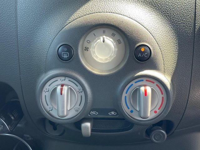 寒い冬も暑い夏も全席に快適な空調を届けてくれる、ダイヤル式エアコンを装備♪