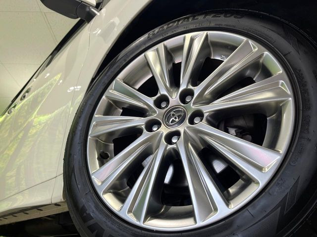 �y����18�C���`�A���~�z�C�[���z�O�ςɃ}�b�`���������A���~�z�C�[���𑕒����Ă���܂��B�e��ЊO�A���~�z�C�[����A�X�^�b�h���X�^�C�����戵�����Ă���܂��B���񂲑��k����������