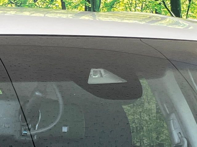 �y�z���_�Z���V���O�z���s���ɑO���̎ԗ�����F�����A�Փ˂������Ȏ��͌x��ƃu���[�L�ŏՓˉ���Ɣ�Q�y�����A�V�X�g�B�����S�Ƀh���C�u�����y���݂��������܂��B