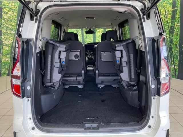 ���i�̂���������ʋ΁A���}���ɏ\���ȉ׎��X�y�[�X���m�ۂ��Ă���܂��B�Z�J���h�V�[�g��|���ƁA�傫�ȉו��̐ύڂ��\�ł���