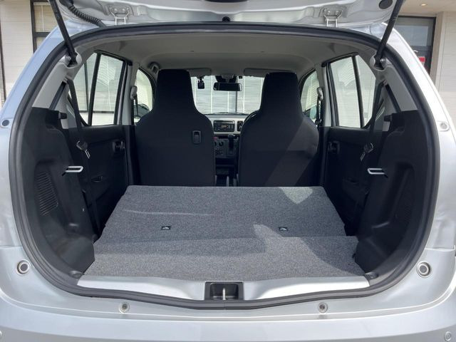 ���i�̂���������ʋ΁A���}���ɏ\���ȉ׎��X�y�[�X���m�ۂ��Ă���܂��B�Z�J���h�V�[�g��|���ƁA�傫�ȉו��̐ύڂ��\�ł���