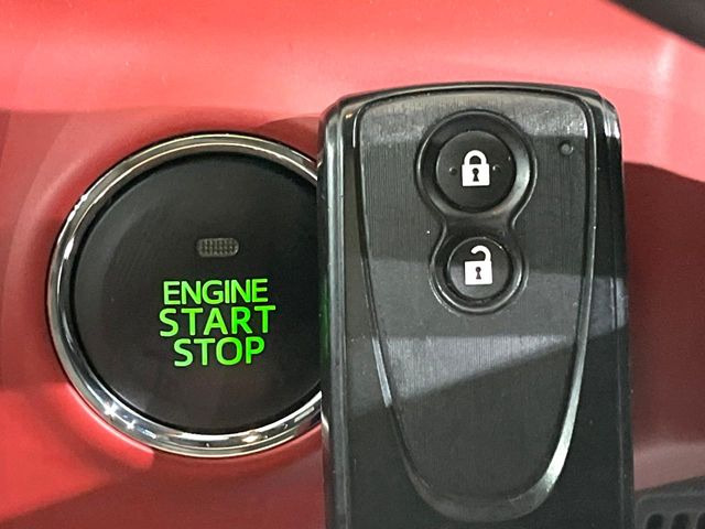 �y�L�[�t���[�V�X�e���z�J�o����|�P�b�g�ɓ��ꂽ�܂܂ł��h�A�̎{���E�������\�ȃX�}�[�g�L�[�𑕔��B�G���W���̃I���E�I�t�����J�M�����o���K�v����������Ƃ��Ă��֗��ł���