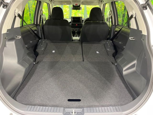 普段のお買い物や通勤、送迎等に十分な荷室スペースを確保しております。セカンドシートを倒すと、大きな荷物の積載も可能です♪