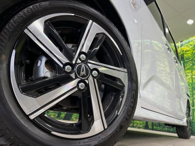 �y����15�C���`�A���~�z�C�[���z�O�ςɃ}�b�`���������A���~�z�C�[���𑕒����Ă���܂��B�e��ЊO�A���~�z�C�[����A�X�^�b�h���X�^�C�����戵�����Ă���܂��B���񂲑��k����������