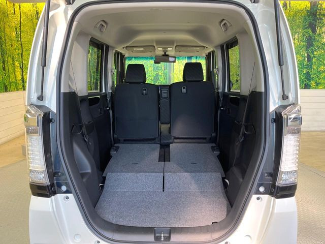 ���i�̂���������ʋ΁A���}���ɏ\���ȉ׎��X�y�[�X���m�ۂ��Ă���܂��B�Z�J���h�V�[�g��|���ƁA�傫�ȉו��̐ύڂ��\�ł���