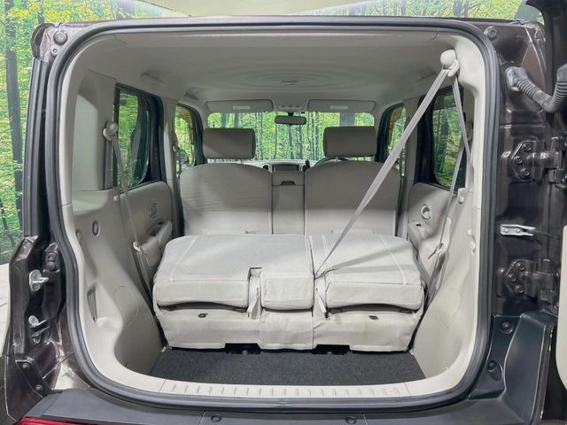 ���i�̂���������ʋ΁A���}���ɏ\���ȉ׎��X�y�[�X���m�ۂ��Ă���܂��B�Z�J���h�V�[�g��|���ƁA�傫�ȉו��̐ύڂ��\�ł���