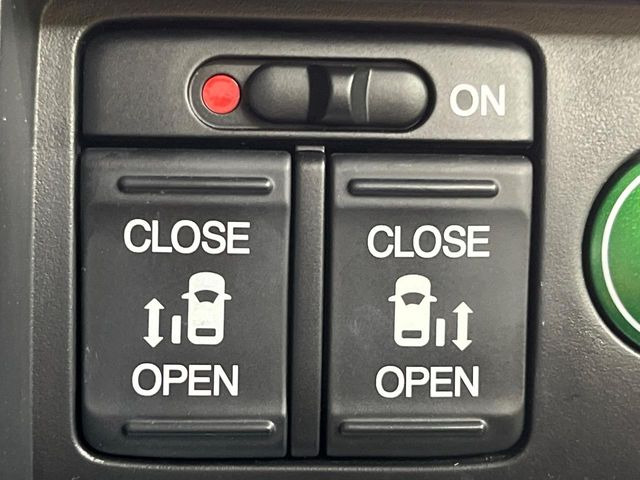 �y�����p���[�X���C�h�h�A�z�X�}�[�g�L�[��^�]�Ȃ̃X�C�b�`�Ō�ȗ����X���C�h�h�A�̊J���\���d��������͂����ăh�A���J����K�v�������A�����Ȃ��q�l�ł��ȒP�ɊJ���߂ł����K�ł���