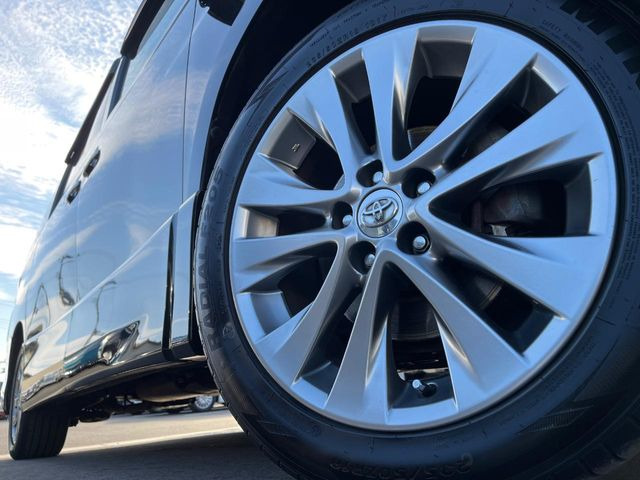 �y����18�C���`�A���~�z�C�[���z�O�ςɃ}�b�`���������A���~�z�C�[���𑕒����Ă���܂��B�e��ЊO�A���~�z�C�[����A�X�^�b�h���X�^�C�����戵�����Ă���܂��B���񂲑��k����������