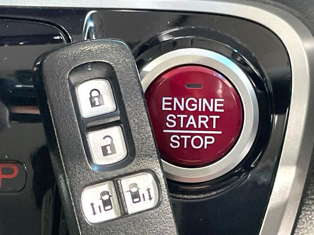 �yHonda�X�}�[�g�L�[�z�J�o����|�P�b�g�ɓ��ꂽ�܂܂ł��h�A�̎{���E�������\�ȃX�}�[�g�L�[�𑕔��B�G���W���̃I���E�I�t�����J�M�����o���K�v����������Ƃ��Ă��֗��ł���