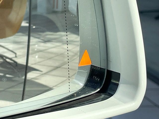 ���u���C���h�A�V�X�g�Z���T�[:���p����̎Ԃ����m���A�h���C�o�[���Ԑ��ύX���s���ۂɁA�x�����Ƌ��ɒ��ӂ𑣂��Ă������S�x���@�\�ł�!