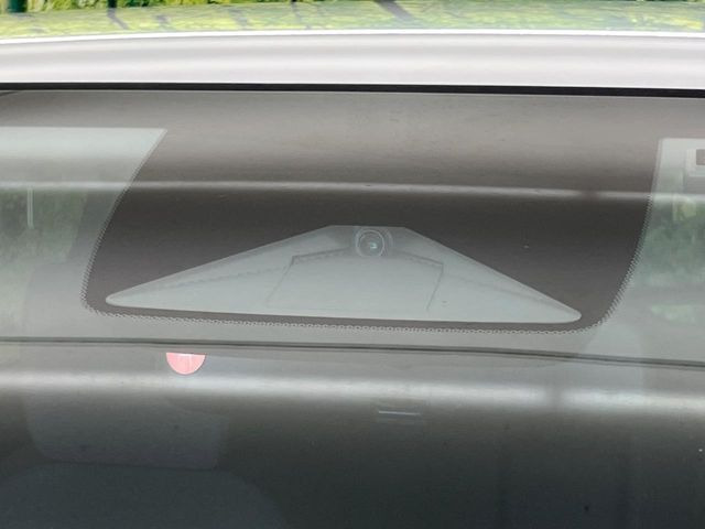 �y�z���_�Z���V���O�z���s���ɑO���̎ԗ�����F�����A�Փ˂������Ȏ��͌x��ƃu���[�L�ŏՓˉ���Ɣ�Q�y�����A�V�X�g�B�����S�Ƀh���C�u�����y���݂��������܂��B