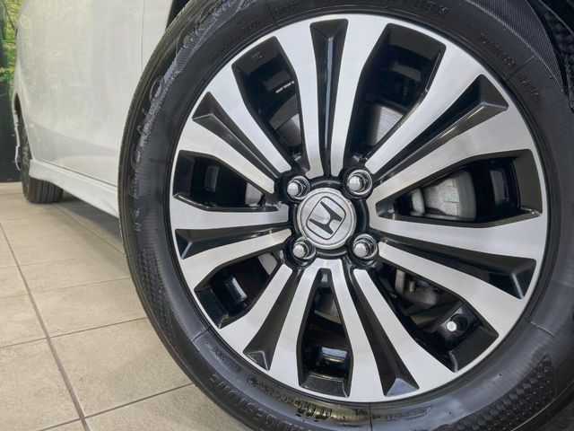 �y����15�C���`�A���~�z�C�[���z�O�ςɃ}�b�`���������A���~�z�C�[���𑕒����Ă���܂��B�e��ЊO�A���~�z�C�[����A�X�^�b�h���X�^�C�����戵�����Ă���܂��B���񂲑��k����������