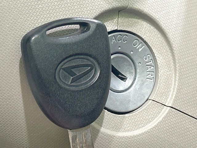 【キーレス】少し離れた場所からでもボタン一つでドアの開錠・施錠ができるのでとっても便利!ドアの鍵穴周りに傷をつけることもありません♪