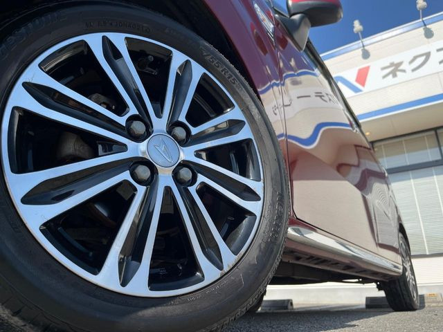 �y����15�C���`�A���~�z�C�[���z�O�ςɃ}�b�`���������A���~�z�C�[���𑕒����Ă���܂��B�e��ЊO�A���~�z�C�[����A�X�^�b�h���X�^�C�����戵�����Ă���܂��B���񂲑��k����������