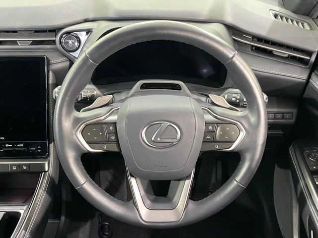 �y�����v�����X�e�A�����O�z�㎿�Ȋv���g�p���邱�ƂŁA��ɂ����������݂ƂĂ��^�]���₷���n���h���ł���