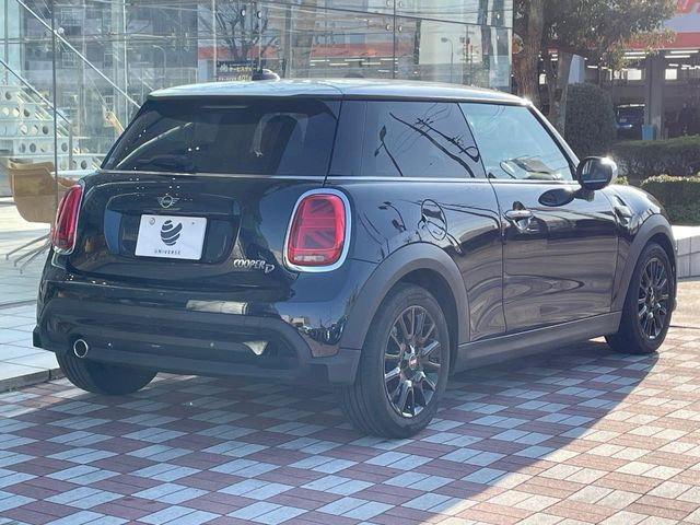 �������t�т̕ۏ؂̑��A���S�̍Œ�3�N�E���s�������ۏ�(�L��)�����p�ӁB�A���Ԃ����S���Ă��y���݂���������l�A�ۏؓ��e���[���͂������A�����_��&�I�C�������⃍�[�h�T�[�r�X���t�т��Ă���܂��B