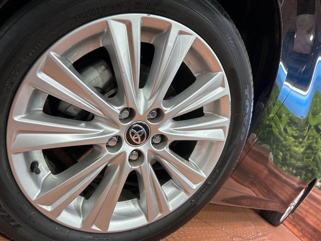 �y18�C���`�A���~�z�C�[���z�O�ςɃ}�b�`�����A���~�z�C�[���𑕒����Ă���܂��B�e��A���~�z�C�[����A�X�^�b�h���X�^�C�����戵�����Ă���܂��B���񂲑��k����������