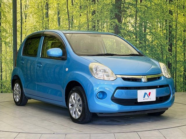 高透明度のガラス皮膜で撥水はもちろん、上質なツヤ・光沢を実現。紫外線や酸性雨から大切な愛車を保護し、色あせ・劣化を防止。「弾スプラッシュコート」、「弾プリミッサコート」からお選びいただけます。