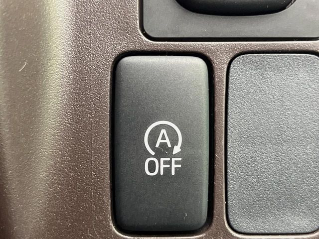 【アイドリングストップ】赤信号や渋滞で停車した際にエンジンを停止し、無駄な燃料の消費を抑えます。燃費向上や環境保護につなげる機能♪エンジンはブレーキを離せば再始動します。