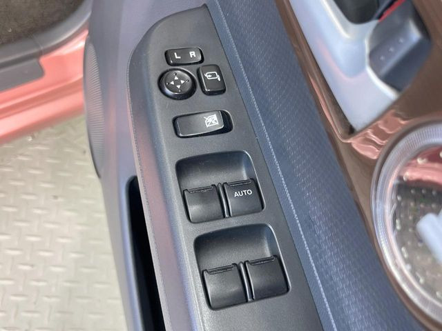 �y�d���i�[�~���[�z�T�C�h�~���[�͓d���i�[���ƂȂ��Ă���A�������ԏ�ł��L�Y�������X�N��}�����܂��B