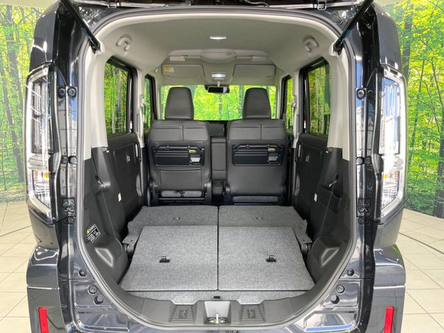 積み下ろしのしやすいデッキにはたっぷりと荷物を積み込んでいただけます。遊びから仕事まで、様々なシーンで頼れます♪