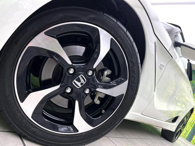 �y����15�C���`�A���~�z�C�[���z�O�ςɃ}�b�`���������A���~�z�C�[���𑕒����Ă���܂��B�e��ЊO�A���~�z�C�[����A�X�^�b�h���X�^�C�����戵�����Ă���܂��B���񂲑��k����������