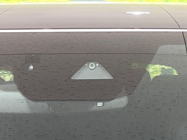 �yi-ACTIVESENSE�z���s���ɑO���̎ԗ�����F�����A�Փ˂������Ȏ��͌x��ƃu���[�L�ŏՓˉ���Ɣ�Q�y�����A�V�X�g�B�����S�Ƀh���C�u�����y���݂��������܂��B