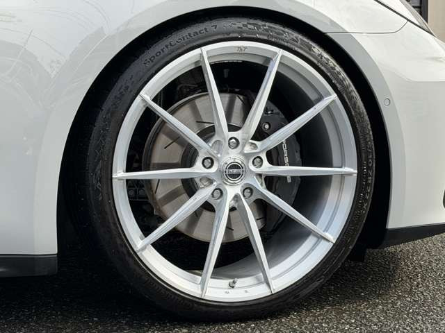 T&R�t�H�[�W�h22�C���`�A���~�z�C�[���E�|���V�F���S����u���[�L�L�����p�[�B