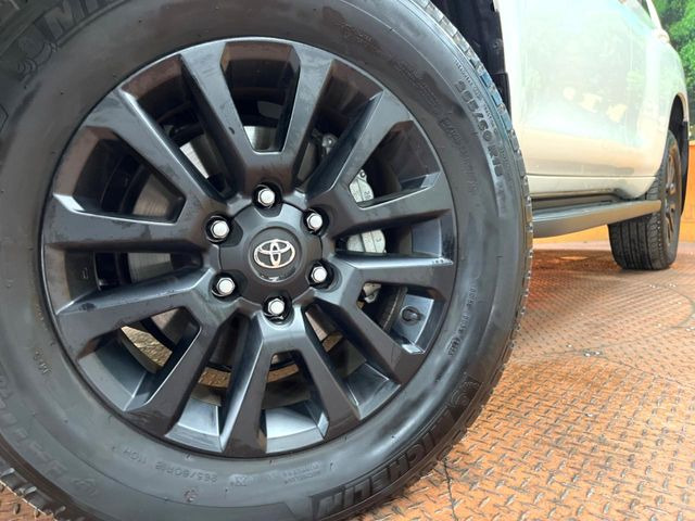 �y����18�C���`�A���~�z�C�[���z�O�ςɃ}�b�`���������A���~�z�C�[���𑕒����Ă���܂��B�e��ЊO�A���~�z�C�[����A�X�^�b�h���X�^�C�����戵�����Ă���܂��B���񂲑��k����������