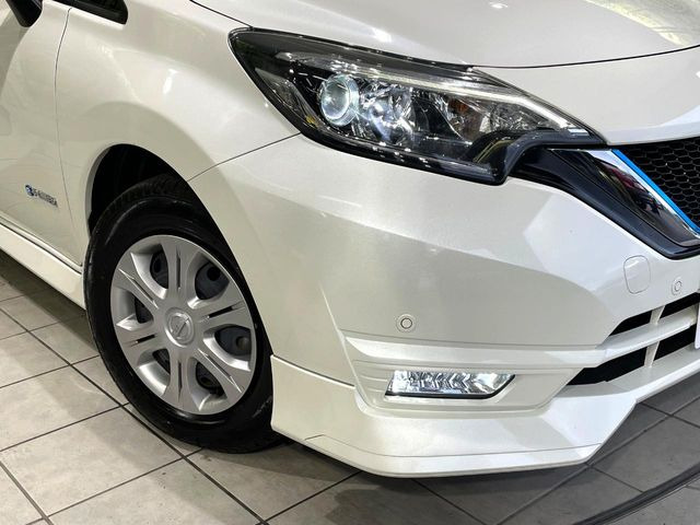 �yLED�w�b�h���C�g�z���V����ԑ��s�����ǍD�Ȏ��E���m�ۂ����S���ĉ^�]�ł��鍂�P�xLED�w�b�h���C�g�𑕔�!�_�����x�������A����d�͂��}�����Ă��܂��B