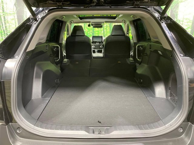 ���i�̂���������ʋ΁A���}���ɏ\���ȉ׎��X�y�[�X���m�ۂ��Ă���܂��B�Z�J���h�V�[�g��|���ƁA�傫�ȉו��̐ύڂ��\�ł���