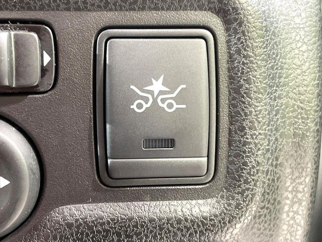 �y�G�}�[�W�F���V�[�u���[�L�z���s���ɑO���̎ԗ�����F�����A�Փ˂������Ȏ��͌x��ƃu���[�L�ŏՓˉ���Ɣ�Q�y�����A�V�X�g�B�����S�Ƀh���C�u�����y���݂��������܂��B