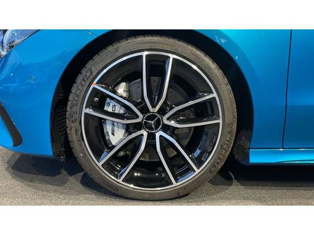 CLAシューティングブレークAMG CLA 35 4マチック 4WD