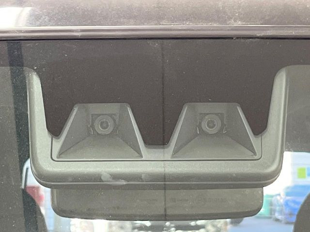 �y�X�}�[�g�A�V�X�g�z���s���ɑO���̎ԗ�����F�����A�Փ˂������Ȏ��͌x��ƃu���[�L�ŏՓˉ���Ɣ�Q�y�����A�V�X�g�B�����S�Ƀh���C�u�����y���݂��������܂��B