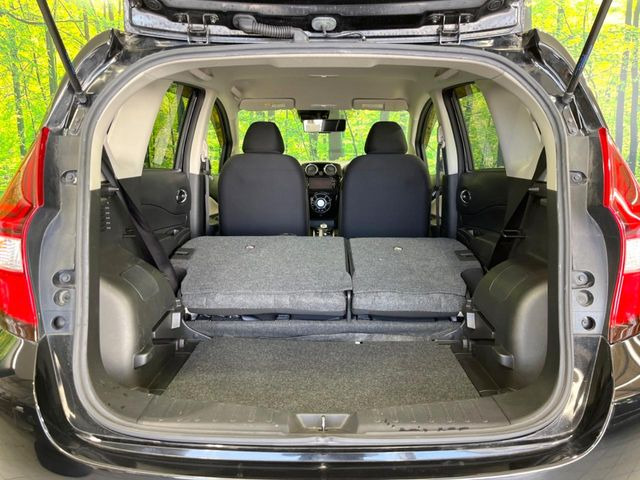 ���i�̂���������ʋ΁A���}���ɏ\���ȉ׎��X�y�[�X���m�ۂ��Ă���܂��B�Z�J���h�V�[�g��|���ƁA�傫�ȉו��̐ύڂ��\�ł���