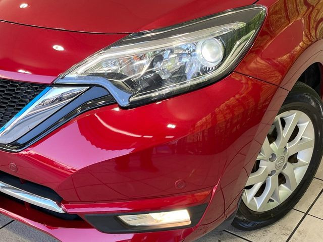 �yLED�w�b�h���C�g�z���V����ԑ��s�����ǍD�Ȏ��E���m�ۂ����S���ĉ^�]�ł��鍂�P�xLED�w�b�h���C�g�𑕔�!�_�����x�������A����d�͂��}�����Ă��܂��B