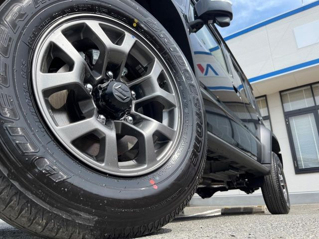 �y����15�C���`�A���~�z�C�[���z�O�ςɃ}�b�`���������A���~�z�C�[���𑕒����Ă���܂��B�e��ЊO�A���~�z�C�[����A�X�^�b�h���X�^�C�����戵�����Ă���܂��B���񂲑��k����������