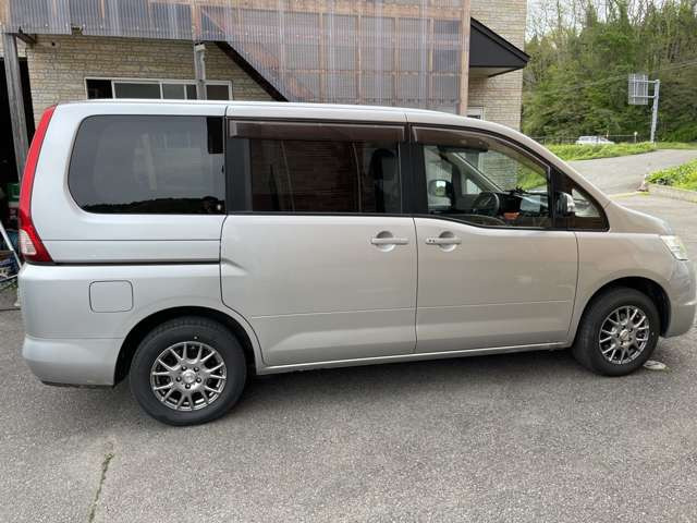 セレナ2.0 20S HDDナビ付 4WD