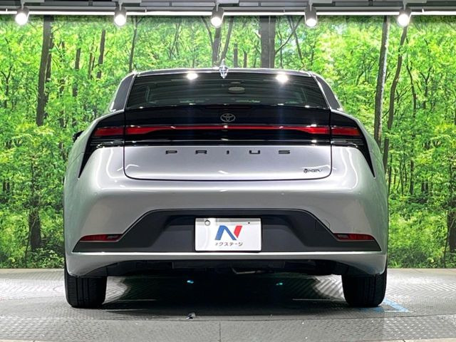 安心の最長10年・走行無制限保証(有償)をご用意。保証内容も充実はもちろん、無料点検&オイル交換や、年中無休の全国・24時間ロードサービスも付帯されておりますのでご安心下さい。