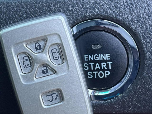 �y�X�}�[�g�L�[�z�J�o����|�P�b�g�ɓ��ꂽ�܂܂ł��h�A�̎{���E�������\�ȃX�}�[�g�L�[�𑕔��B�G���W���̃I���E�I�t�����J�M�����o���K�v����������Ƃ��Ă��֗��ł���