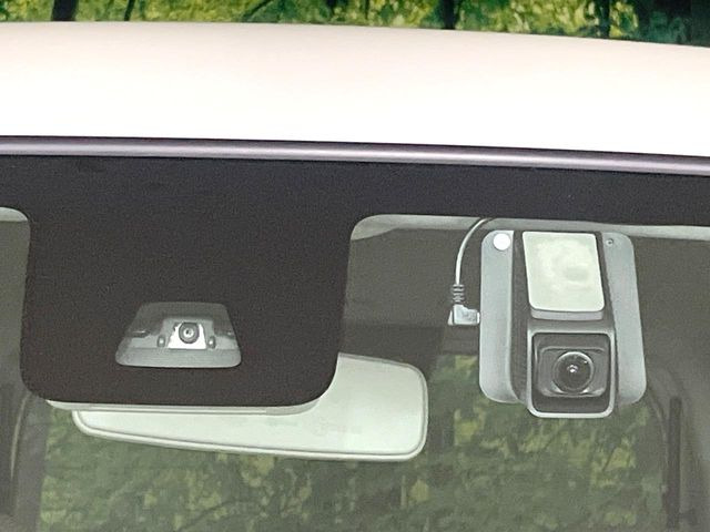 �y�X�}�[�g�A�V�X�g�z���s���ɑO���̎ԗ�����F�����A�Փ˂������Ȏ��͌x��ƃu���[�L�ŏՓˉ���Ɣ�Q�y�����A�V�X�g�B�����S�Ƀh���C�u�����y���݂��������܂��B