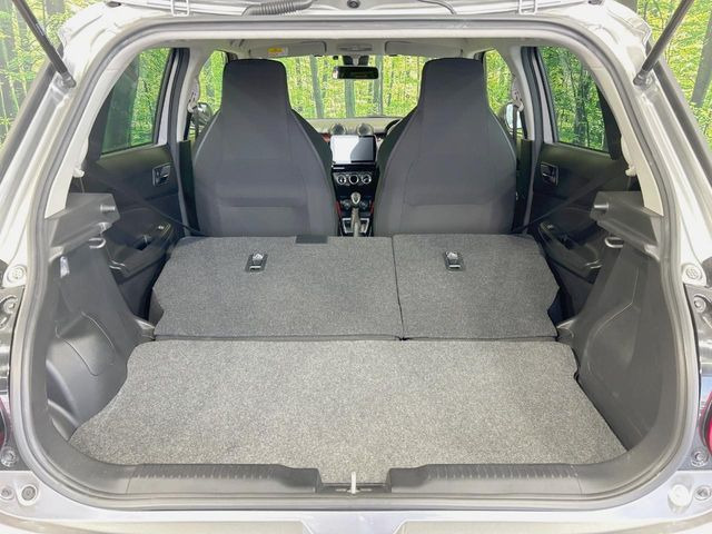 ���i�̂���������ʋ΁A���}���ɏ\���ȉ׎��X�y�[�X���m�ۂ��Ă���܂��B�Z�J���h�V�[�g��|���ƁA�傫�ȉו��̐ύڂ��\�ł���